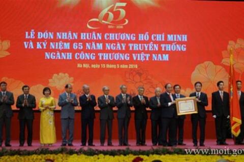 Ngành Công Thương đón nhận Huân chương Hồ Chí Minh nhân kỷ niệm 65 năm Ngày truyền thống