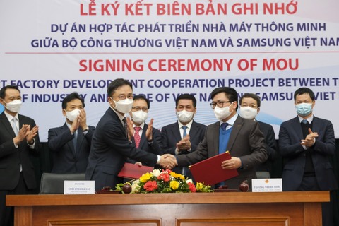 Lễ ký kết Biên bản ghi nhớ hợp tác phát triển Nhà máy thông minh giữa Nạp Tiền 188bet
 và Samsung Việt Nam