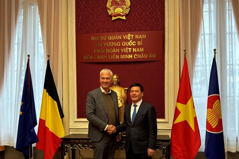 Bộ trưởng Nguyễn Hồng Diên tiếp ông Andries Gryffroy, Phó Chủ tịch thứ nhất Thượng viện Bỉ, Chủ tịch Liên minh Bỉ Việt (BVA) và một số doanh nghiệp Châu Âu