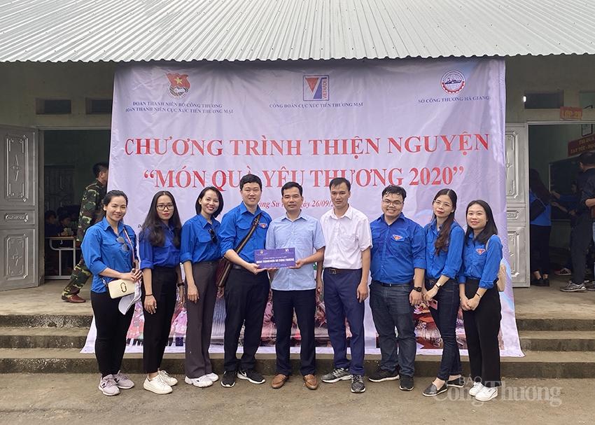 Tuổi trẻ Nạp Tiền 188bet
 trao “Món quà yêu thương” tới học sinh địa đầu Tổ quốc